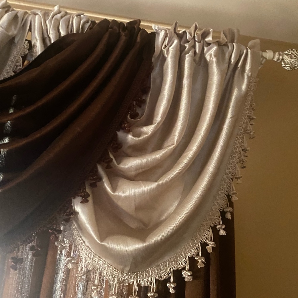 Regal Home Regency Valance Rod Pocket Waterfall Valance in cream set of 3 - Picture 3 of 13